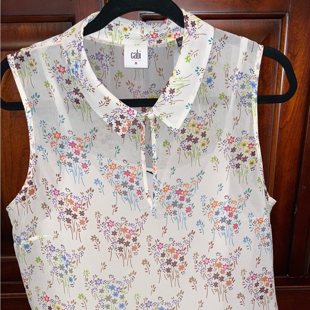 Cabi item 5535 Essential Floral Keyhole Sleeveless Top - Medium